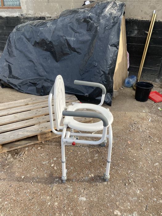 Кресло-стул туалет
