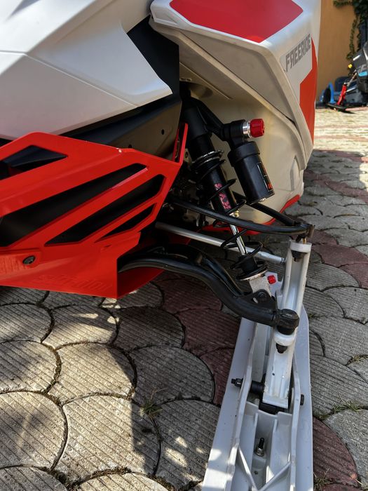 Snowmobil ski doo snowmobile
