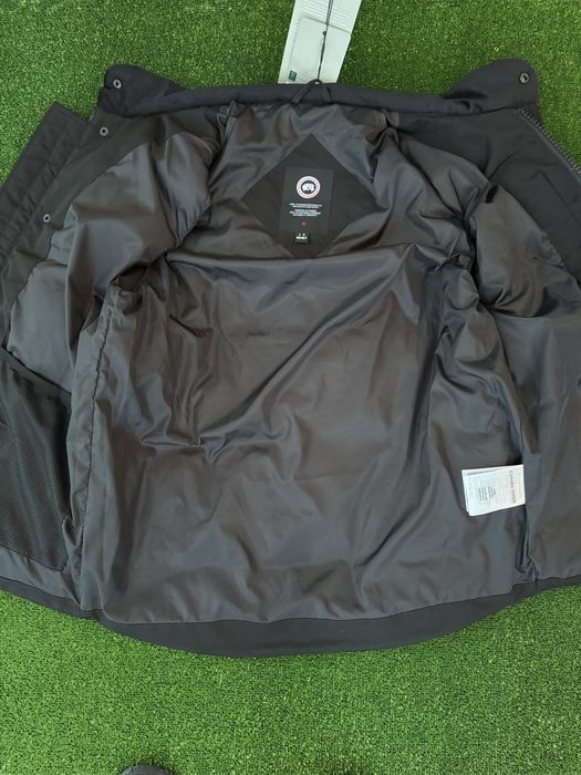 Стилни елеци CANADA GOOSE