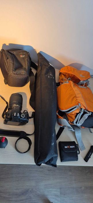 DSLR Nikon D5100 cu obiectiv Nikkor 18-140 si accesorii