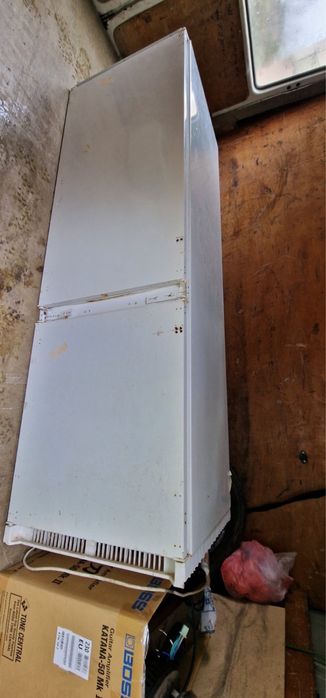 Хладилник с фризер за вграждане Аристон