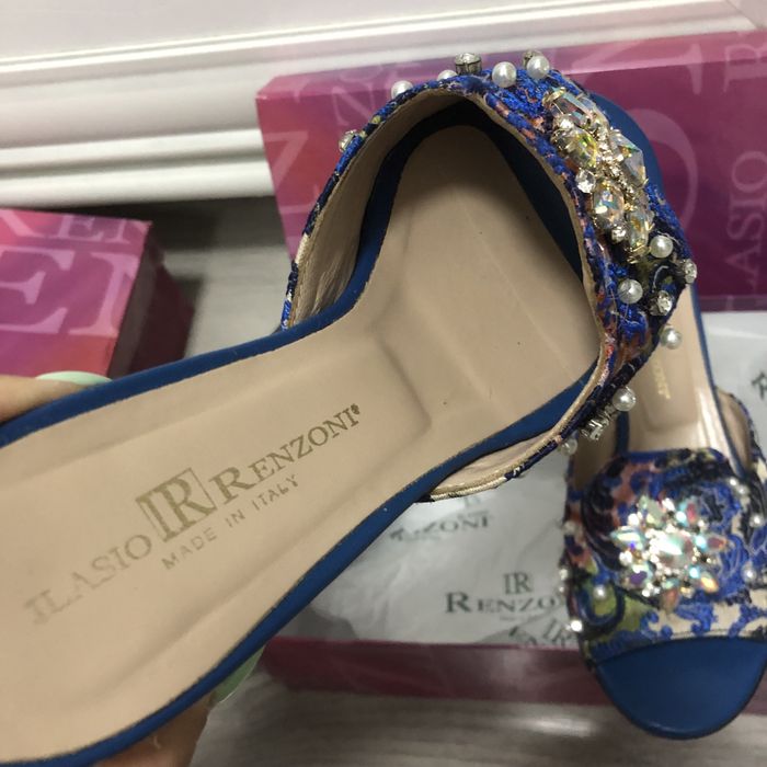 Шикарные шлепки RENZONI