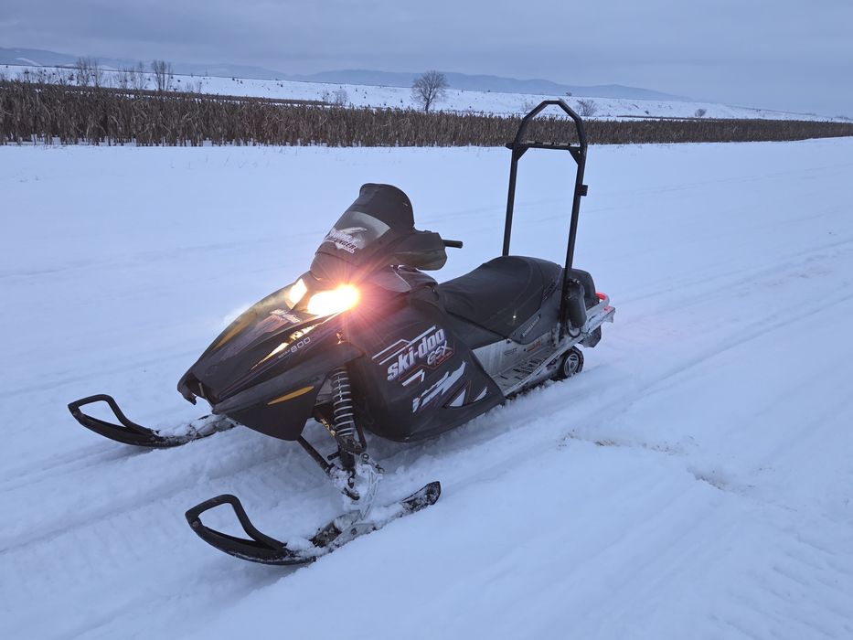 Snowmobil ski-doo  bombardier 800cmc