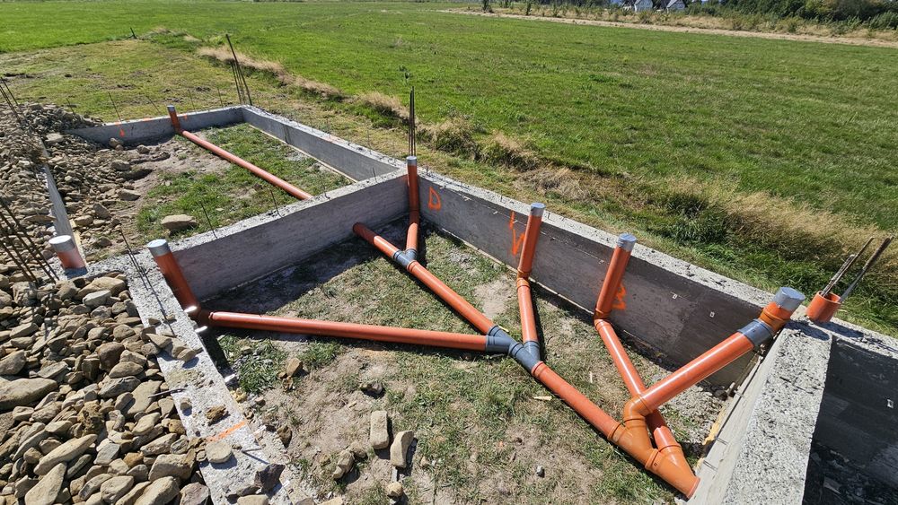 Construim Case la roșu, anexe, garaj, săpături si demolări