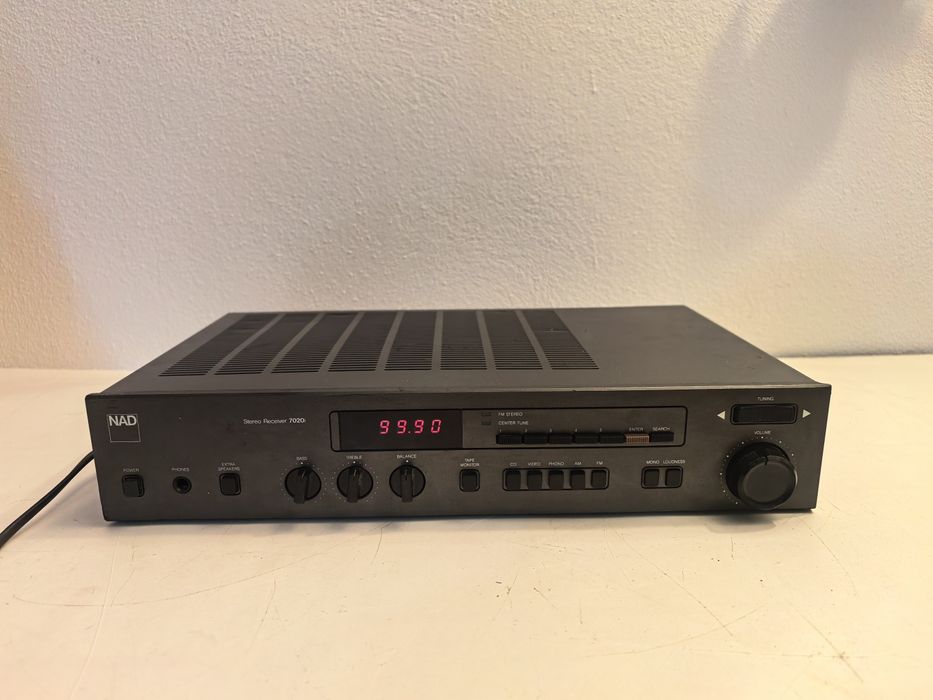 Amplificator NAD 7020i statie