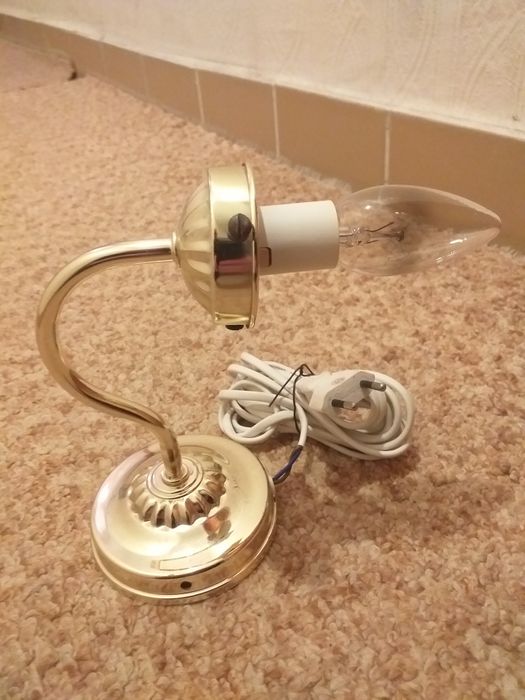 Лампа за стена без стъкло