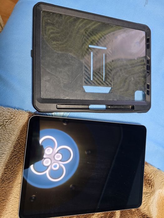 iPad Pro 11" M1 2021 Model A2377 - Blocat iCloud / Pentru Piese
