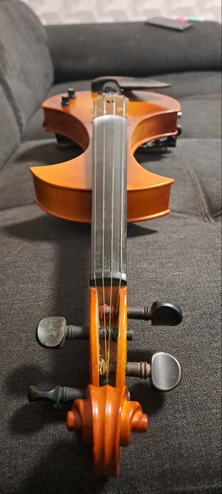 Vând vioara electrica