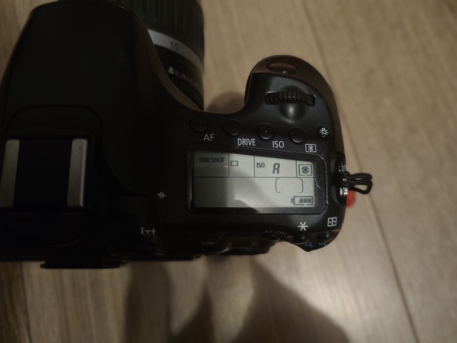 Canon EOS 60D + Obiectiv 18-55mm