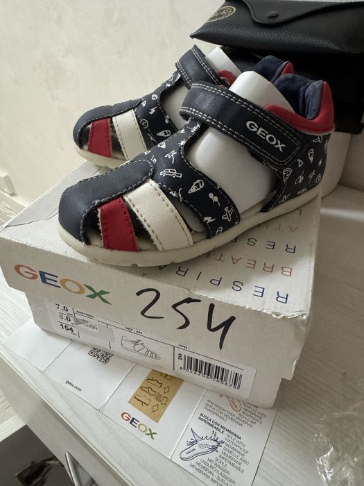 Продам сандали Geox