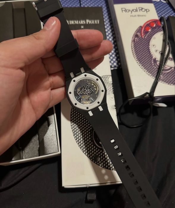 Чисто нов часовник Audemar Piguet x Swatch Royal Pop