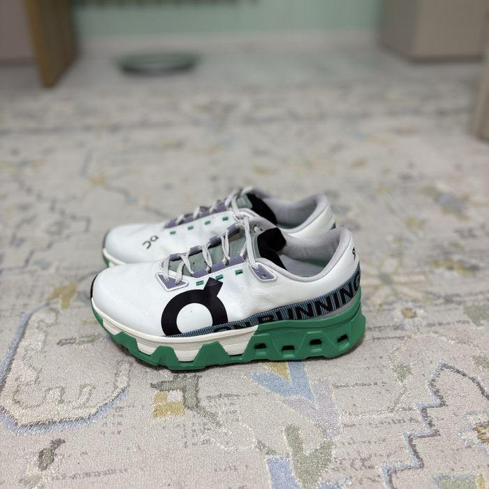 Продам новые on кроссовки cloudmonster hyper