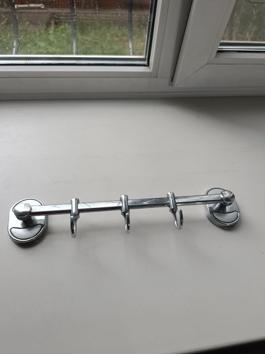 Продам новую вешалку