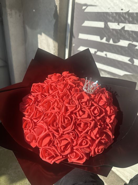 Уникален букет от червени рози