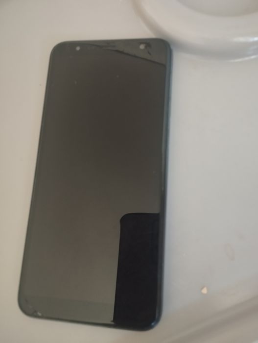 Продам Самсунг J6+
