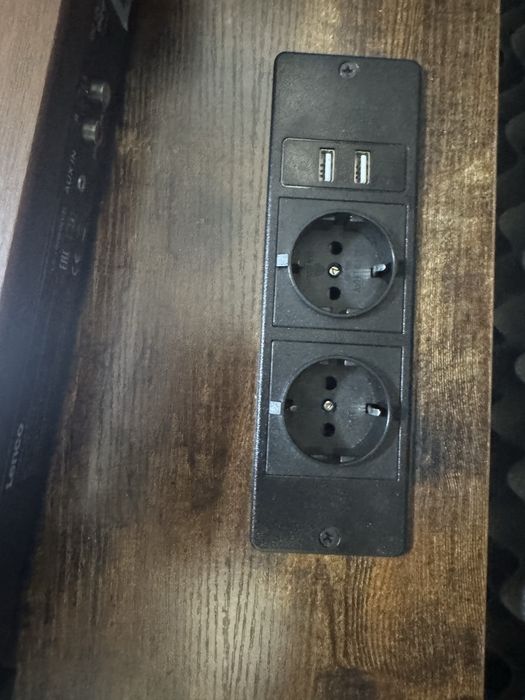 Stand pickup + suport viniluri – 250 ron pret fix