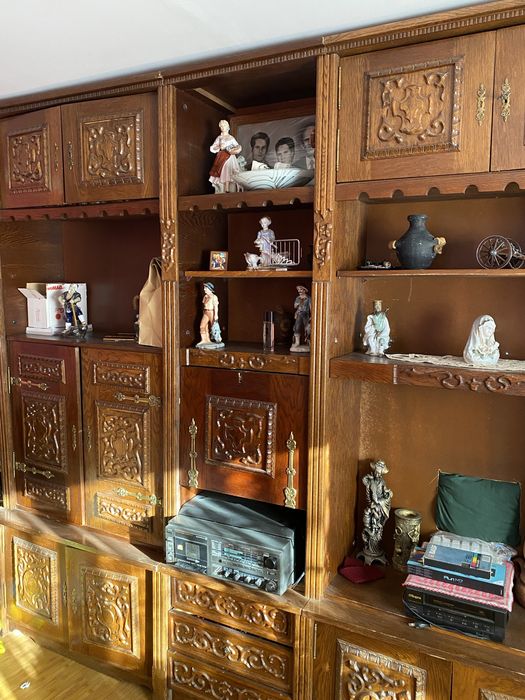 Mobilier din lemn masiv ,stil clasic ,foarte bine întreținut