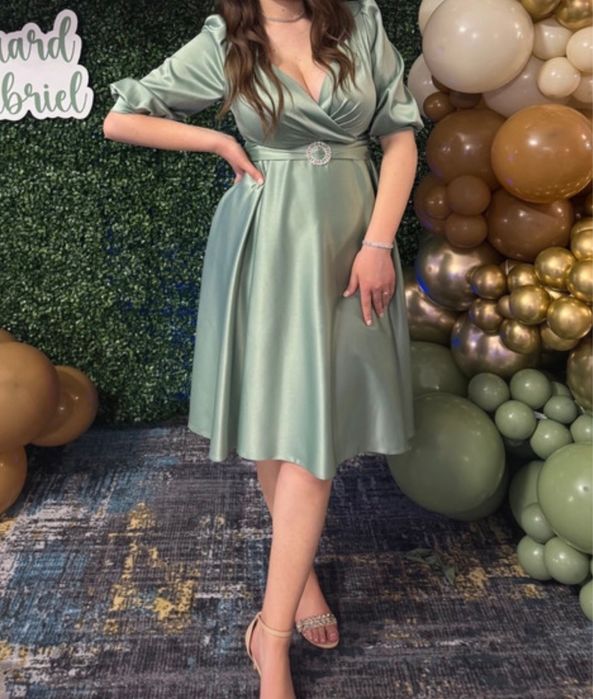 Vand rochie verde menta marime M noua fara eticheta