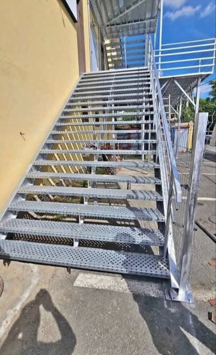 scari galvanizate exterior