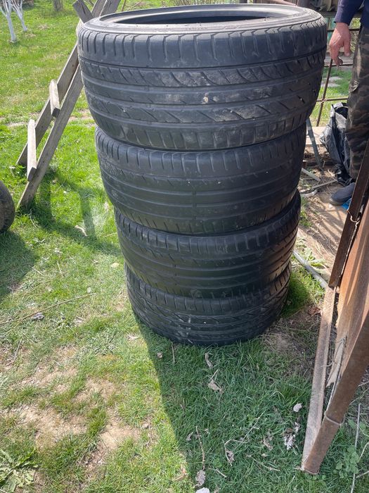 Продам резину 235/40/18