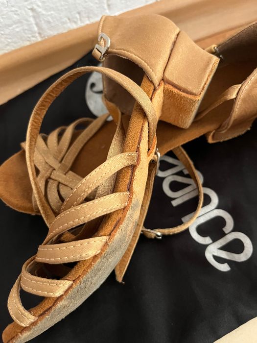 Обувки за Спортни танци