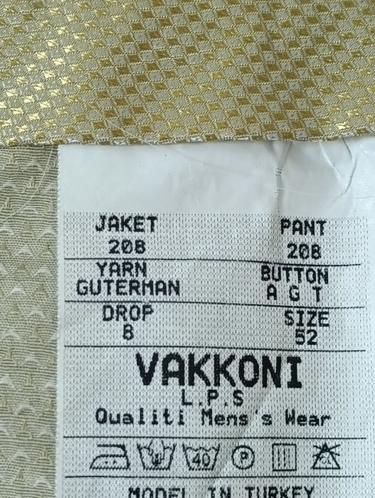 Продается мужской костюм