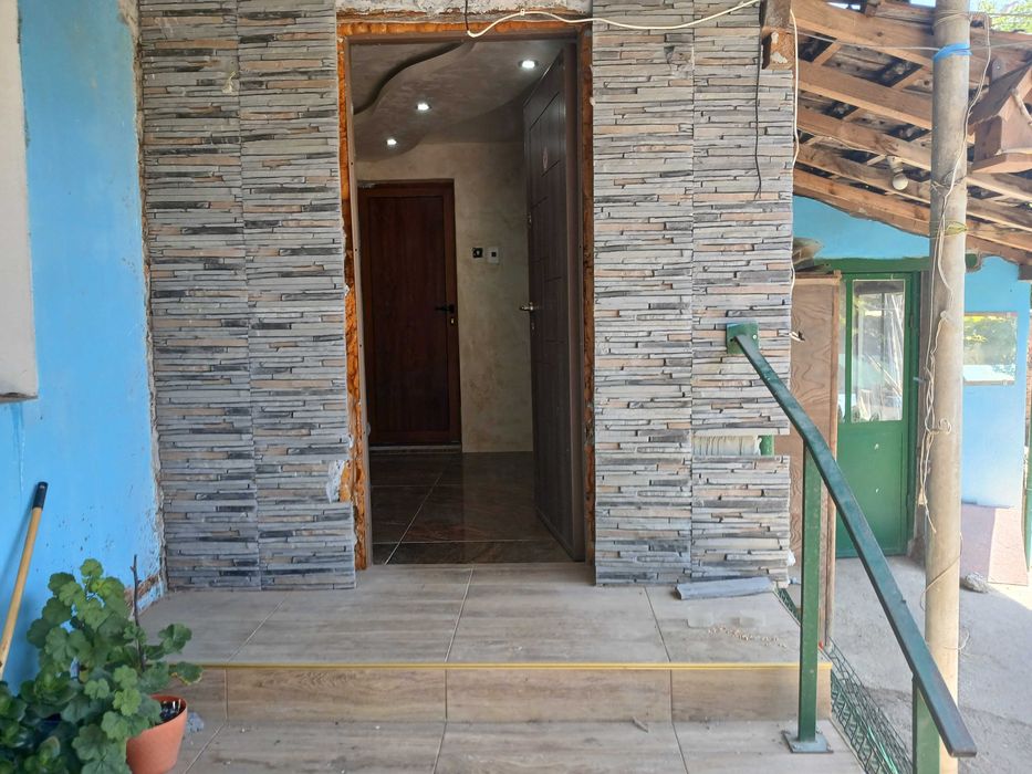 Продавам къща в село Гиген тел.за връзка 0899934142,0896418272
