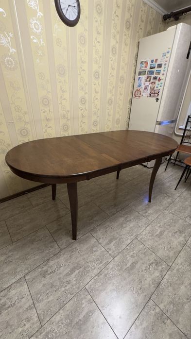 Продам стол обеденный