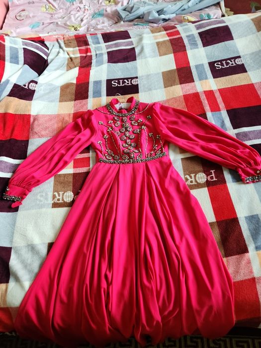 Вечерний платье  только один раз надето