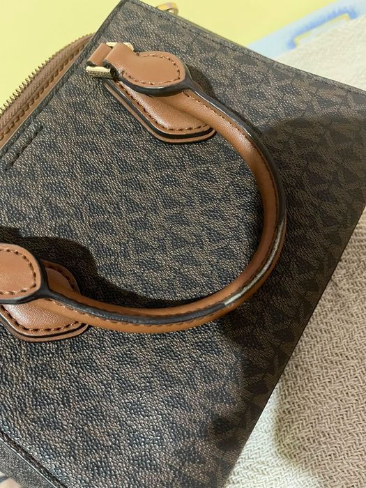 Продавам дамска чанта и колан на Michael Kors