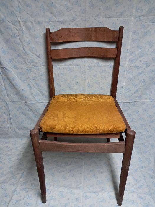 Продам стулья разные.