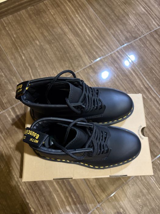 Ghete Dr Martens  piele naturala