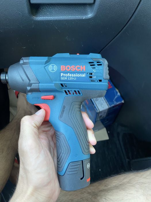 Винтоверт Bosch 120 li новый