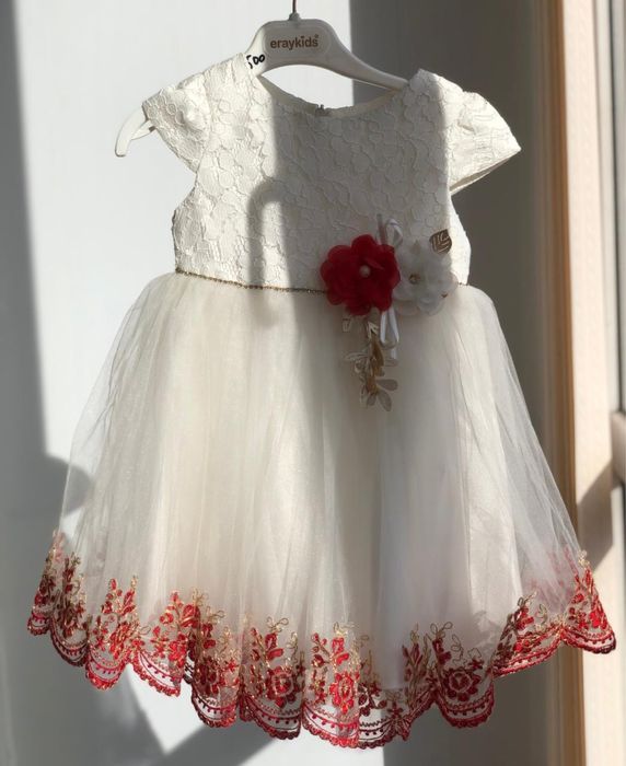 Продам детские платья.