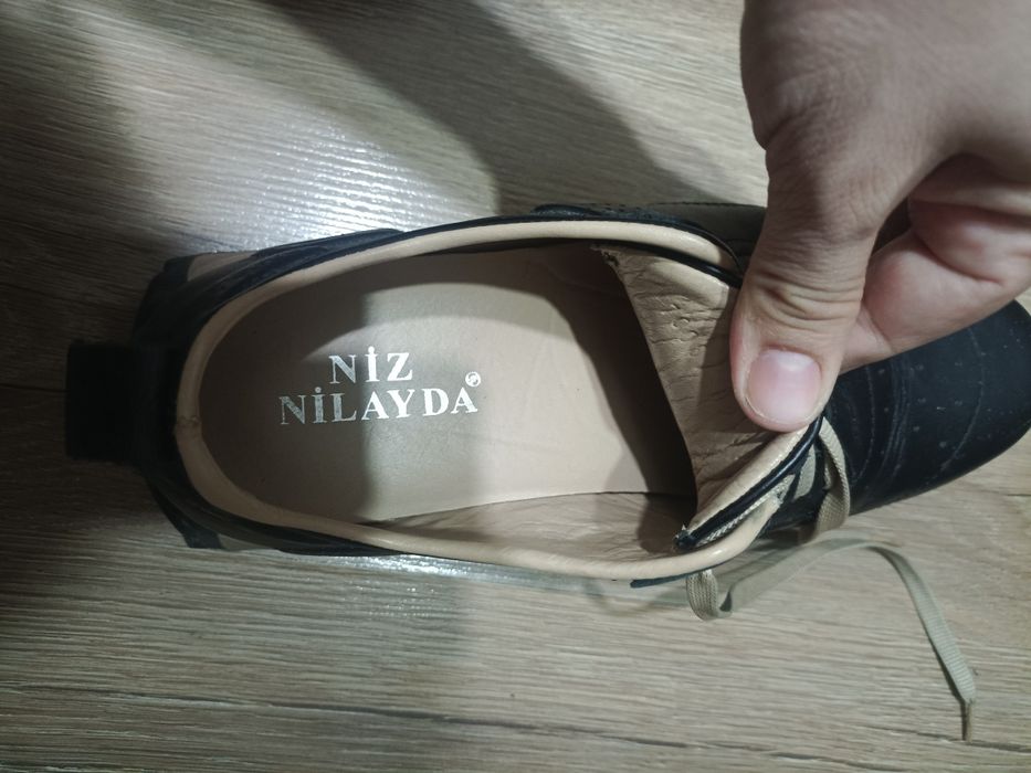 Модные кожаные кроссовки