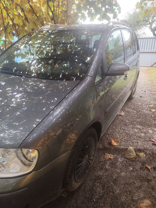 Volkswagen Touran 2004 diesel, 1.617 € — imagine 2