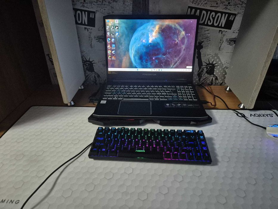 Vând laptop acer predator helius 300 PH 315-53 rtx 3080 i7 16 gb ram