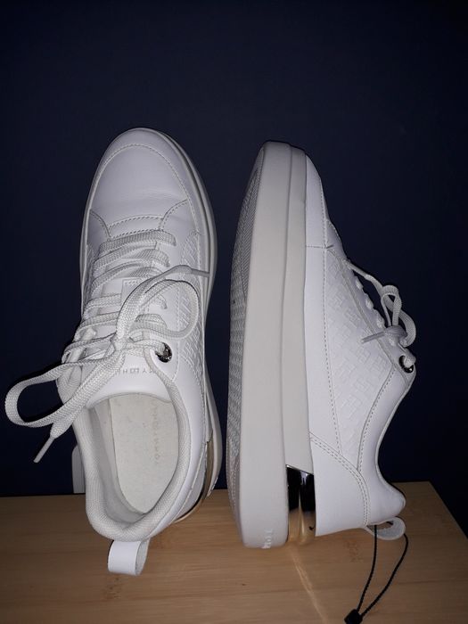 Обувки Liu jo  и TOMMY HILFIGER .