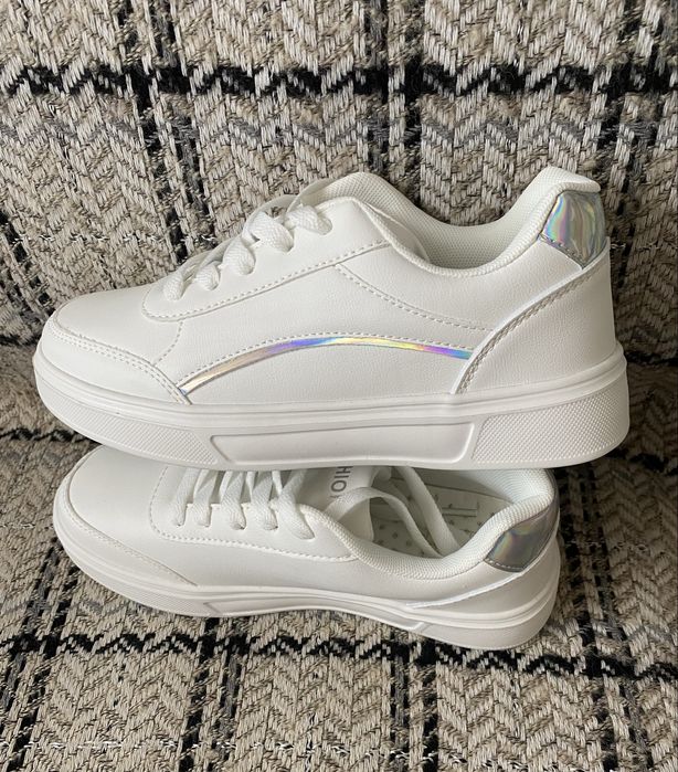 Продам новые кроссовки