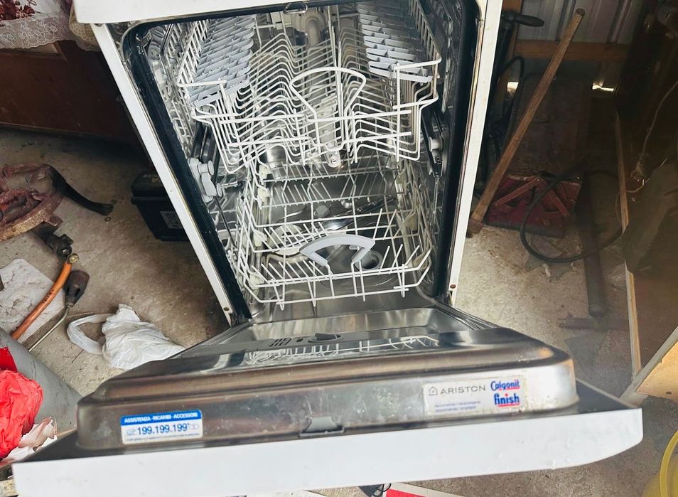 Vând mașină de spălat vase , mică . folosită 250 lei
