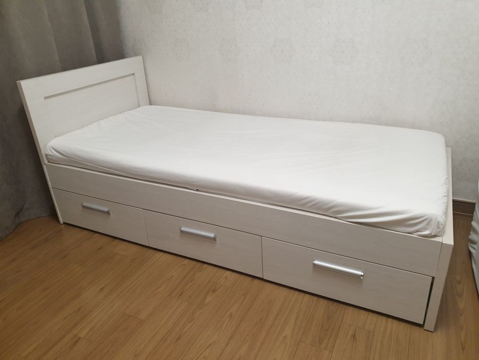 Кровать отличная 90×200 с матрасом и непромокаемым наматрасником