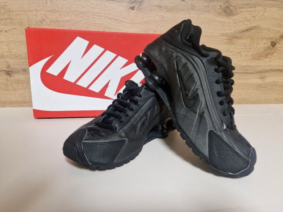 Черни обувки Nike shox RT