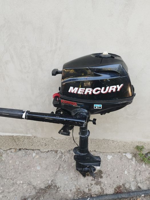 Извънбордов Двигател за лодка Mercury 3.5 кс. Работи добре.