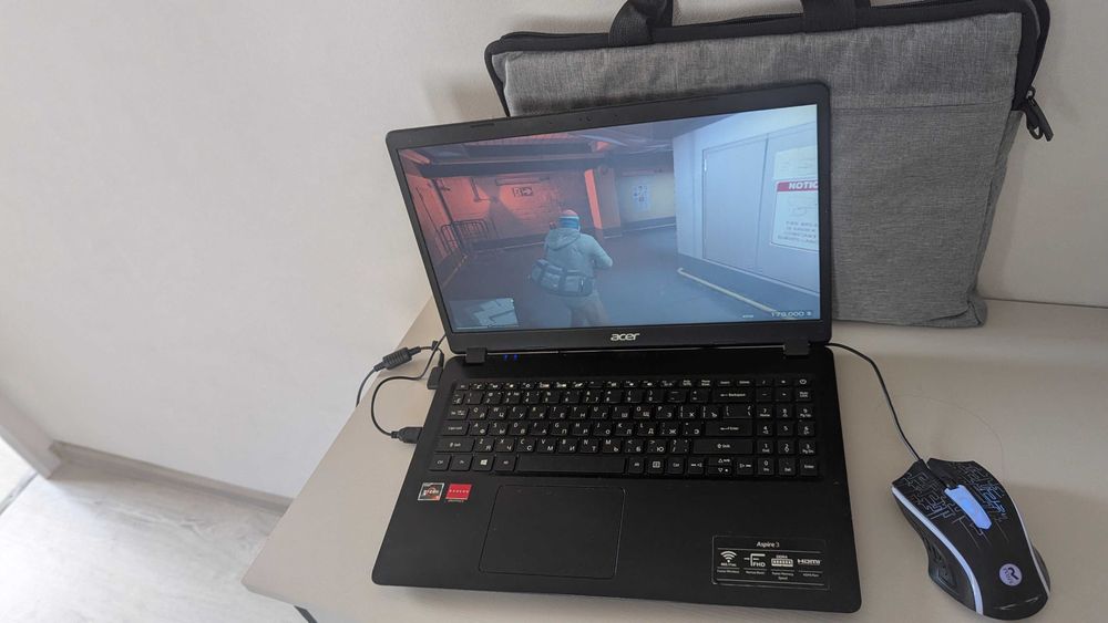 Продам игровой ноутбук для GTA 5 не тормозит SSD 256 Гб сумка мышка