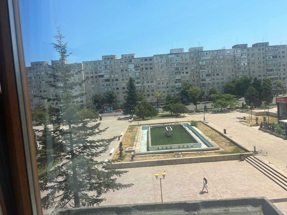 De inchiriat ap. 2 cam, Casa de cultura