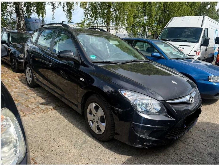 1399 евро Хюндай и30 фейслифт комби 1.6 crdi Дизел 90коня