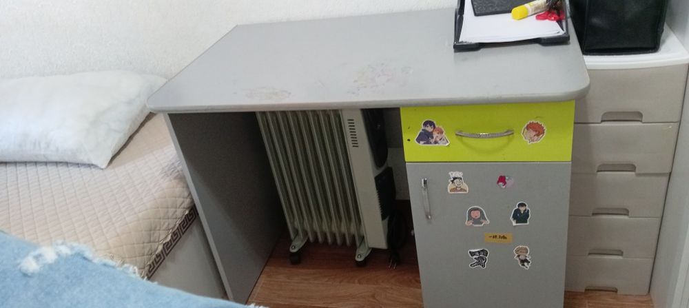 Продам письменный стол.