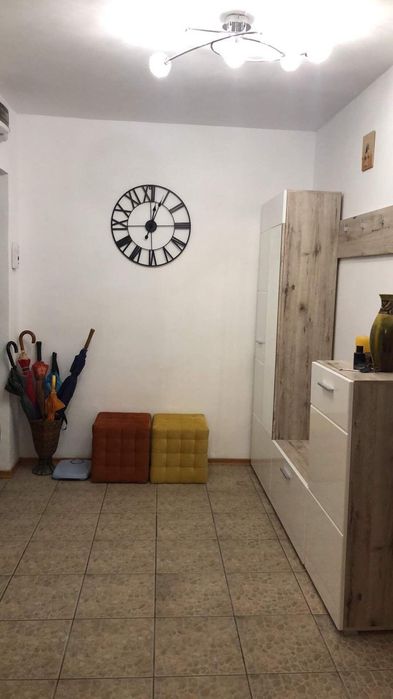 Închiriez apartament cu 3 camere