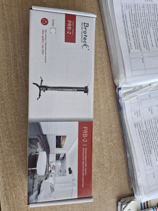 Проектор и кронштейн и полотно