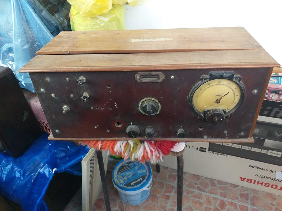 Radio foarte vechi, antic, de colectie
